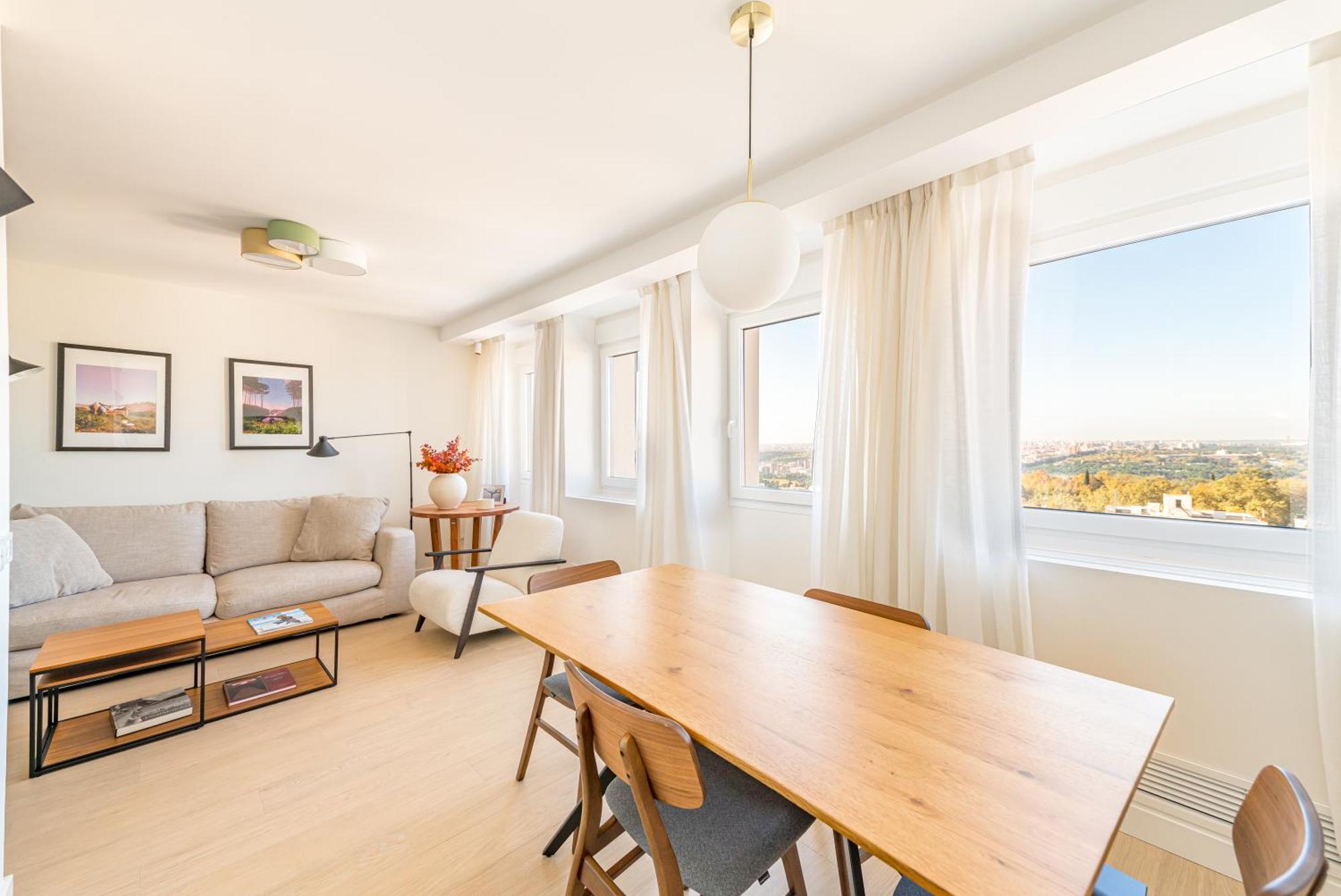 Plaza Espana Luxury Apartment *